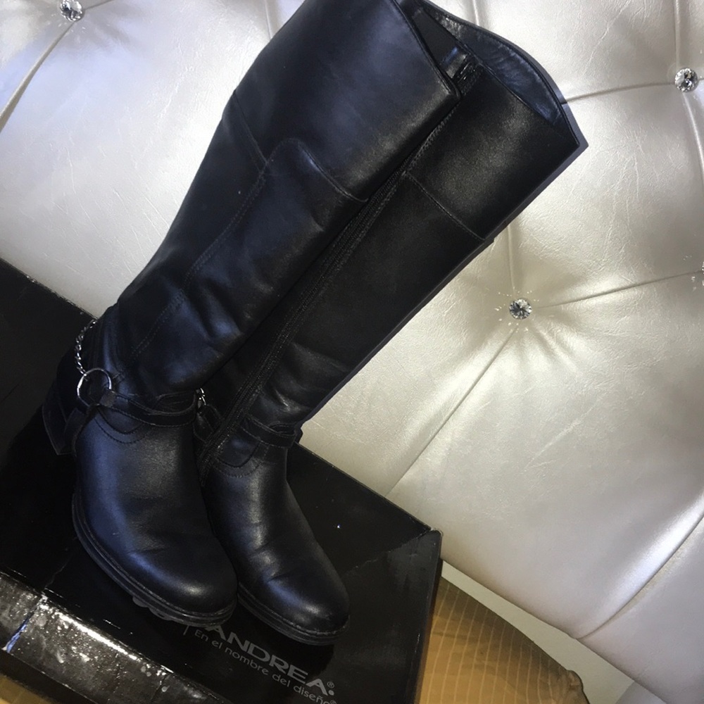 Boots - Picture 2 of 3